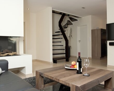 Geräumiger Wohnbereich mit exklusivem Interieur